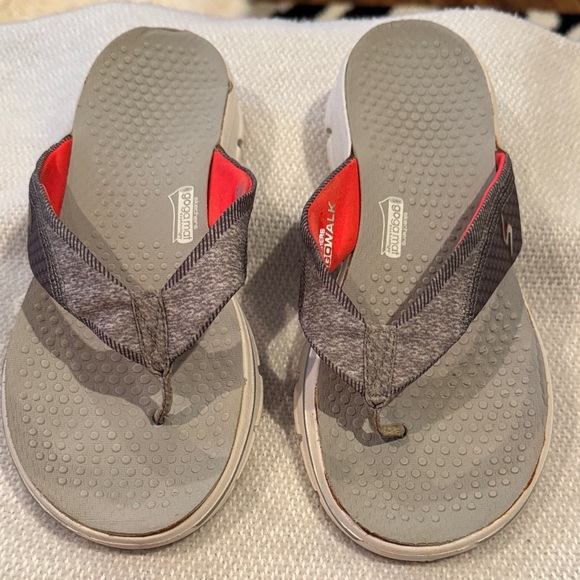 Skechers Shoes - Skechers Gray and Red Flip Flops
